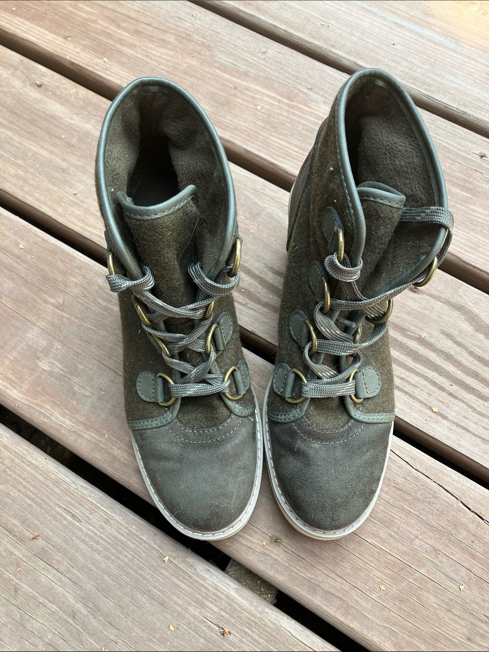 Merona Vintage Women’s 9 Olive Green Wool Blend Wedge Lace Up Ankle Boots